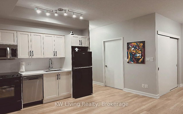 1707 - 126 Simcoe Street