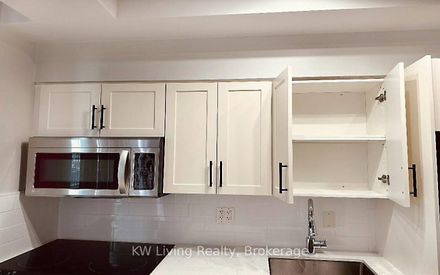 1707 - 126 Simcoe Street