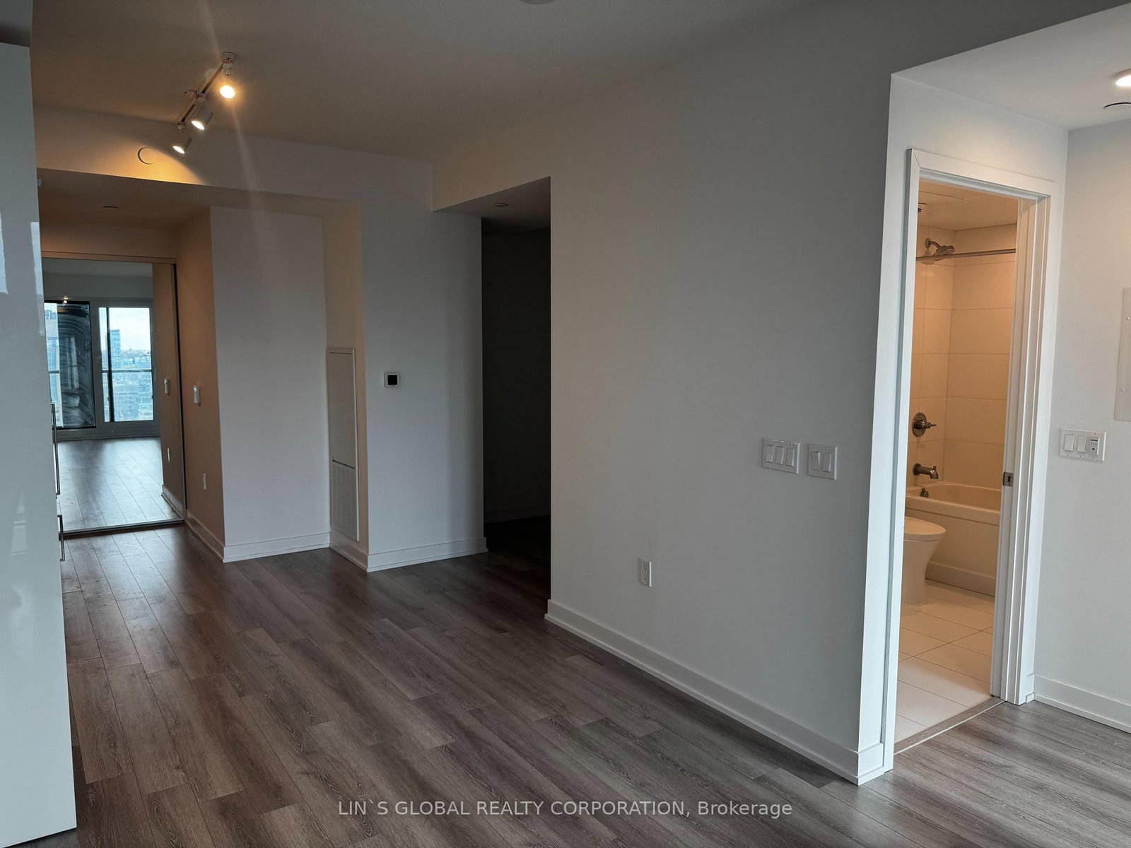 238 Simcoe Street, Unit 2501 - Photo 14