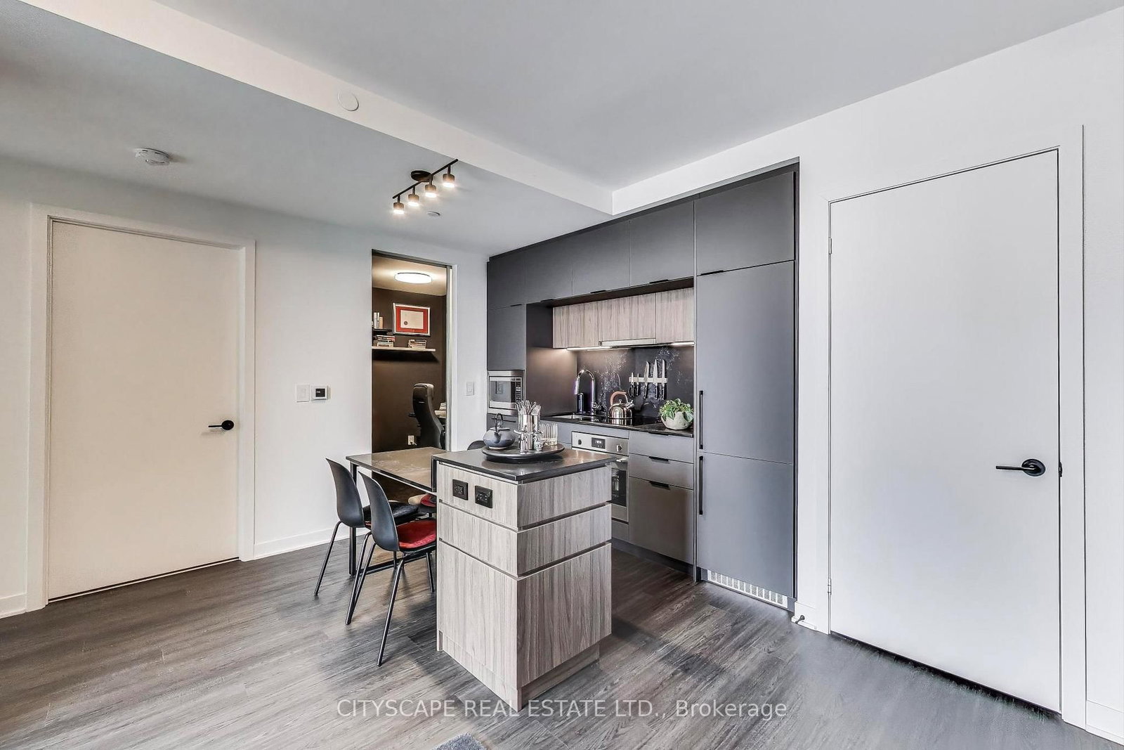 185 Alberta Avenue, Unit 1210 - Photo 7