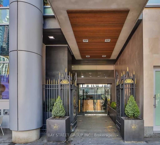 403 - 375 King Street W