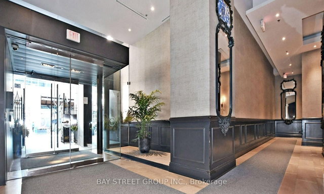 403 - 375 King Street W