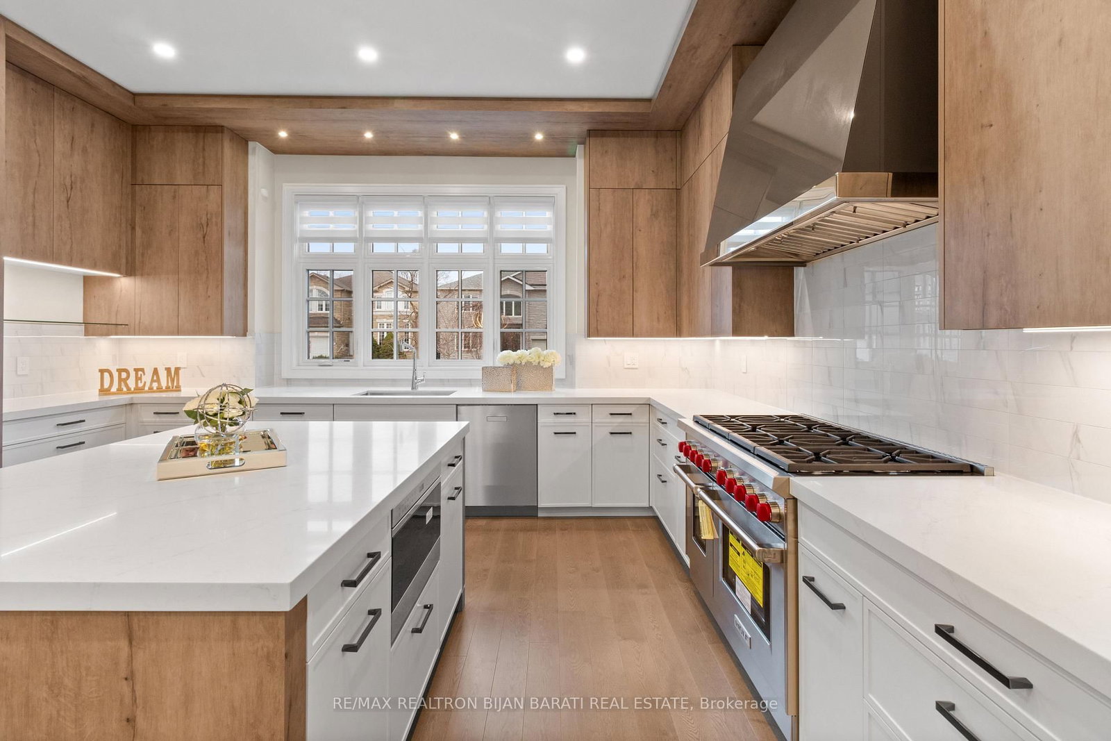 29 Ballyconnor Court • Toronto, ON photo 15