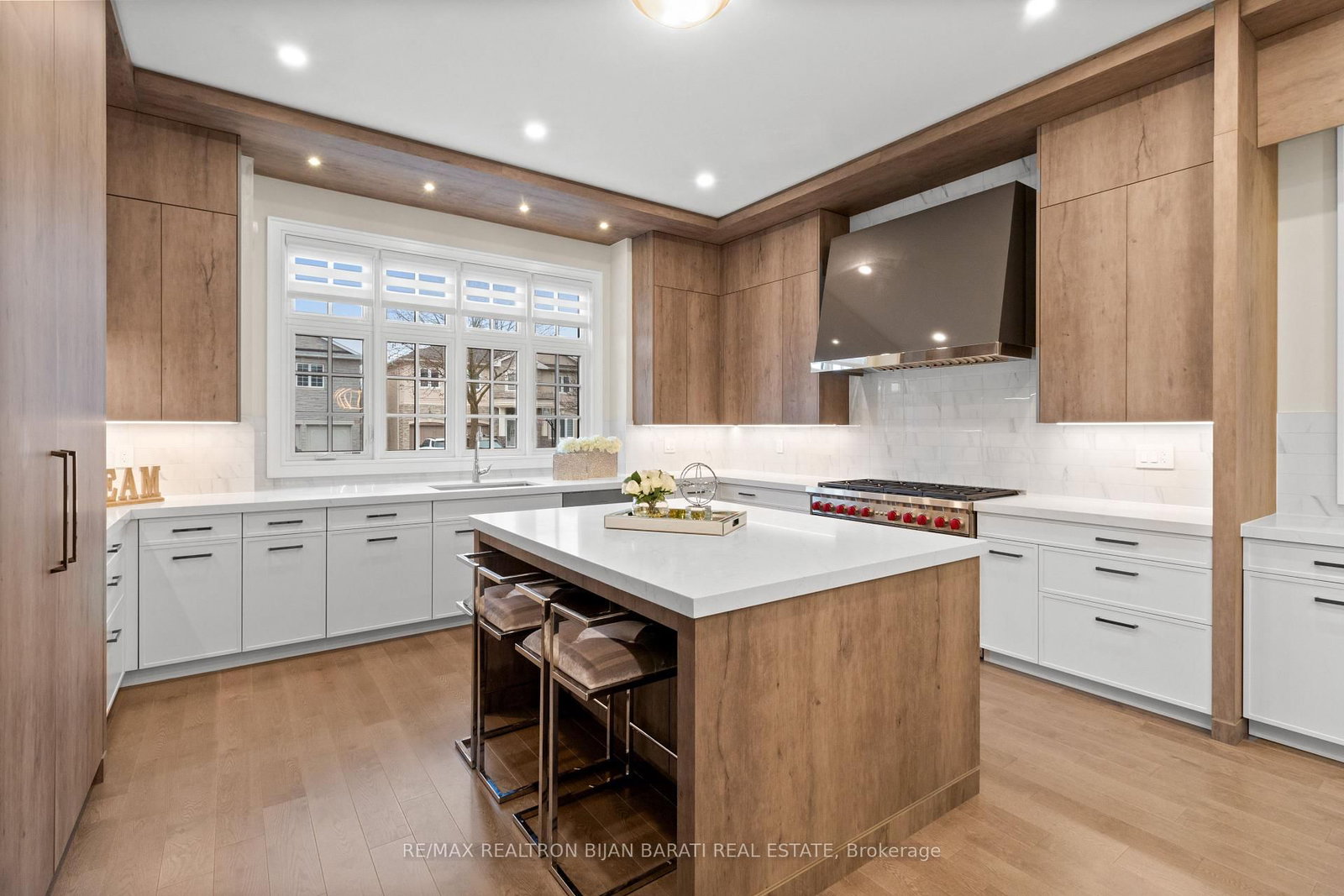 29 Ballyconnor Court • Toronto, ON photo 16