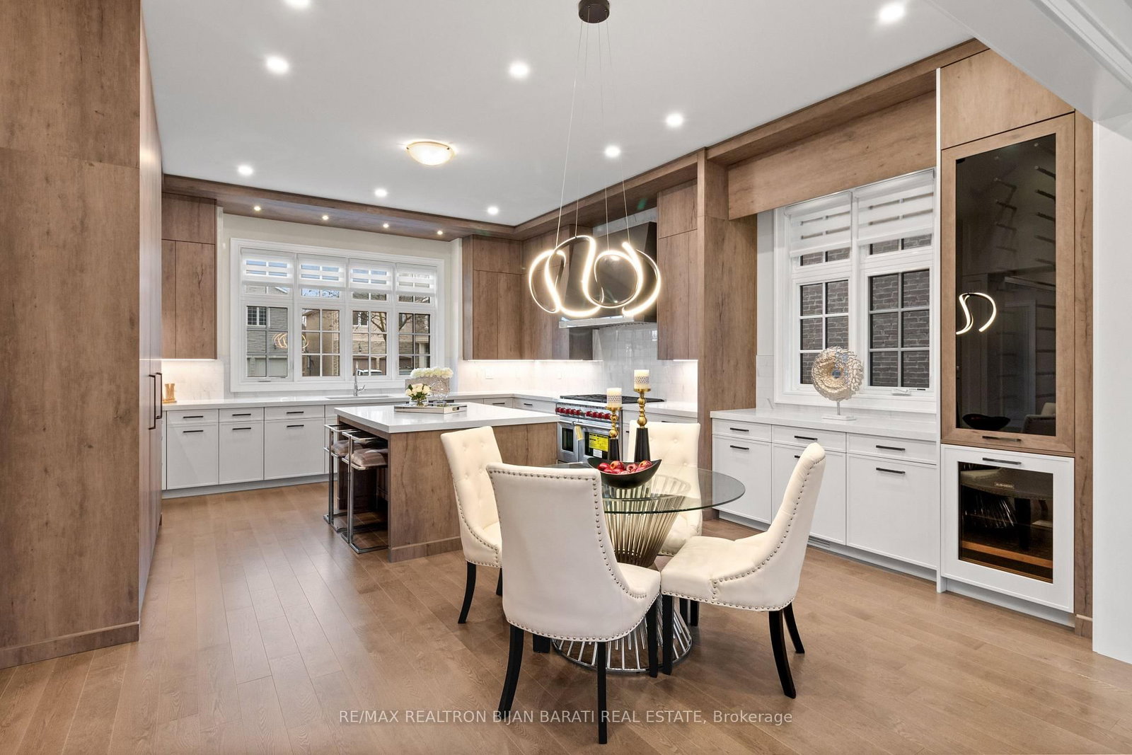 29 Ballyconnor Court • Toronto, ON photo 7
