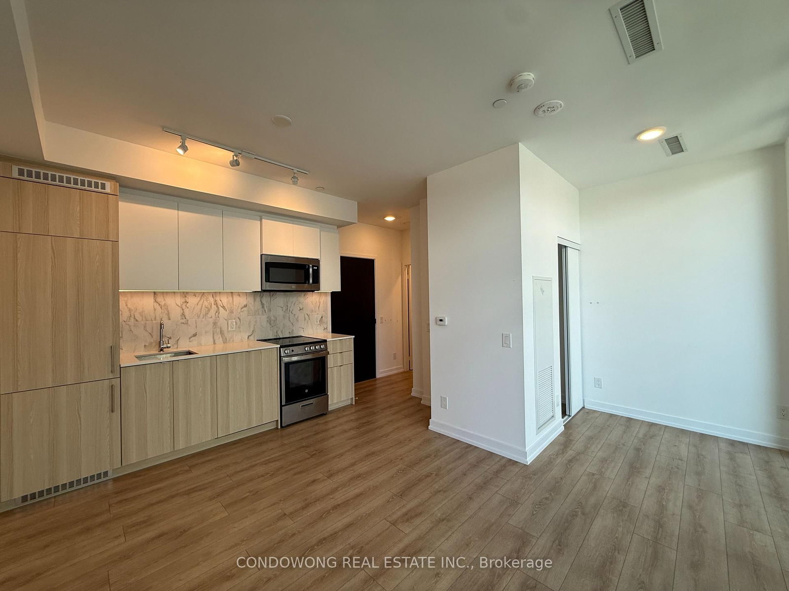500 Dupont Street, Unit 702