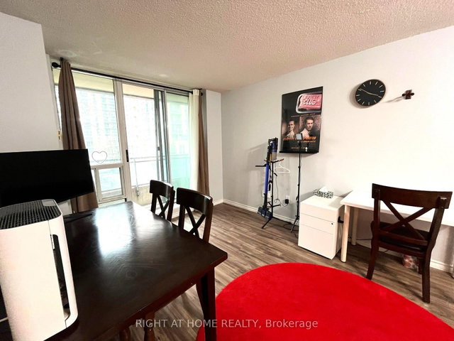401 - 3 Pemberton Avenue
