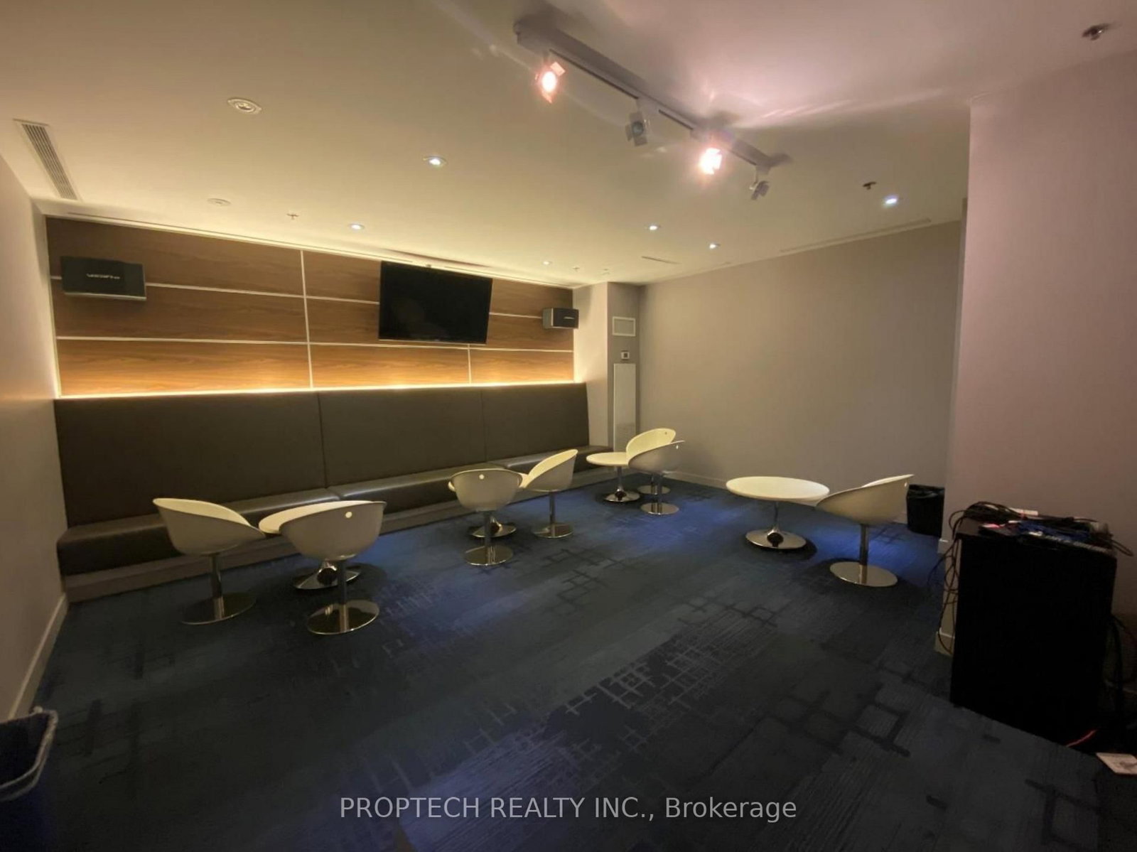 19 Singer Court, Unit 815 - Photo 24