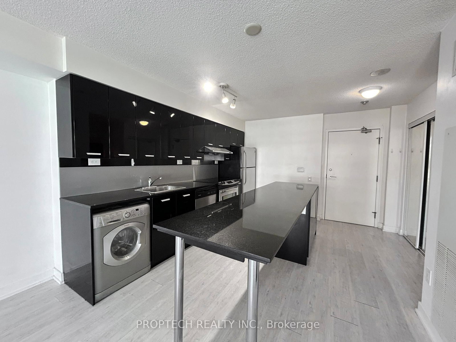 19 Singer Court, Unit 815 - Photo 5