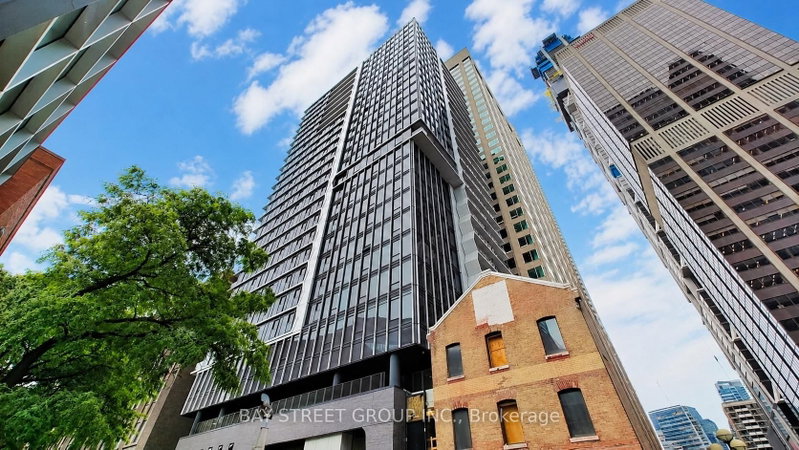home for lease on 1710-771 Yonge Street