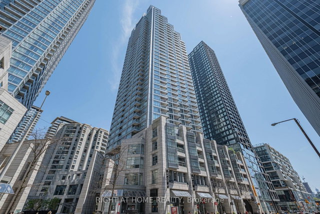 1211 - 2181 Yonge Street