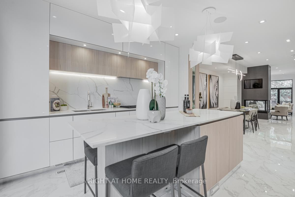 675 Huron Street • Toronto, ON photo 13