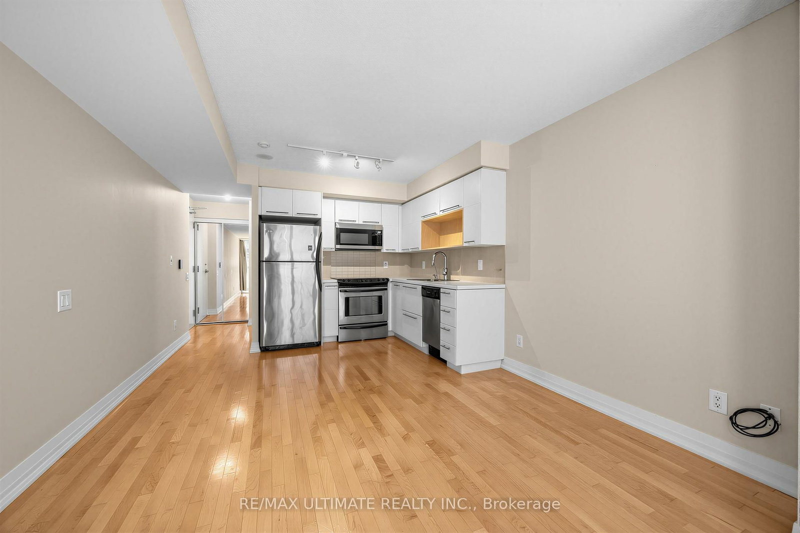 25 Carlton Street, Unit 401 - Photo 2