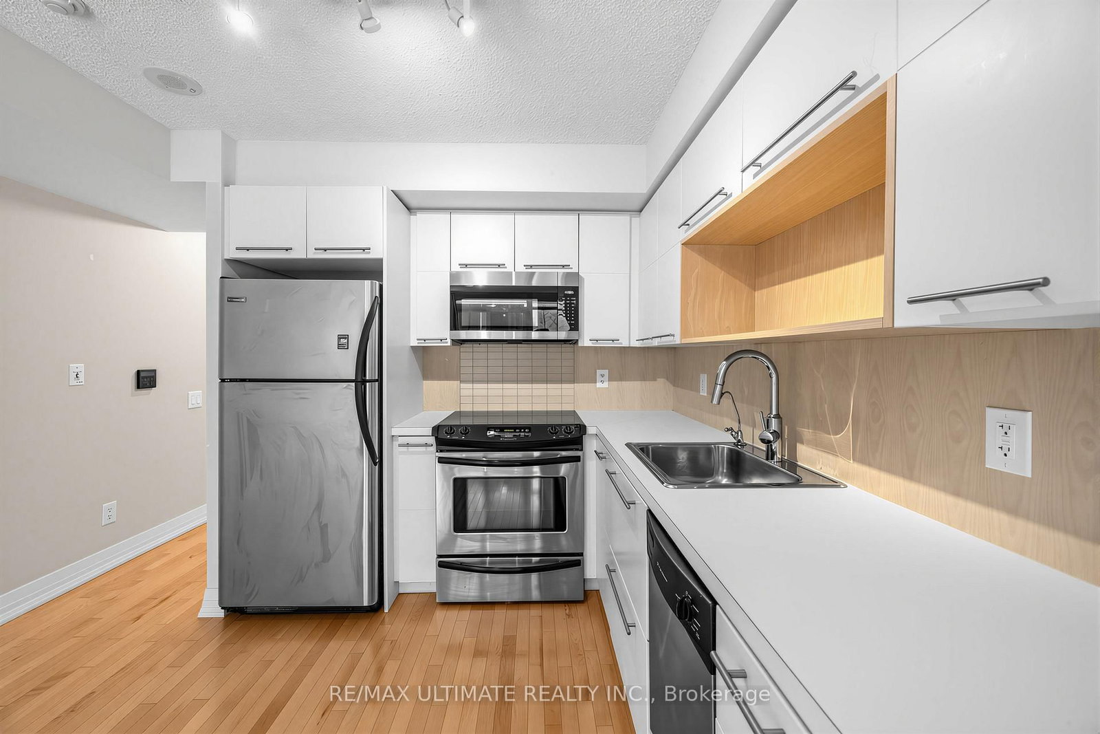 25 Carlton Street, Unit 401 - Photo 4