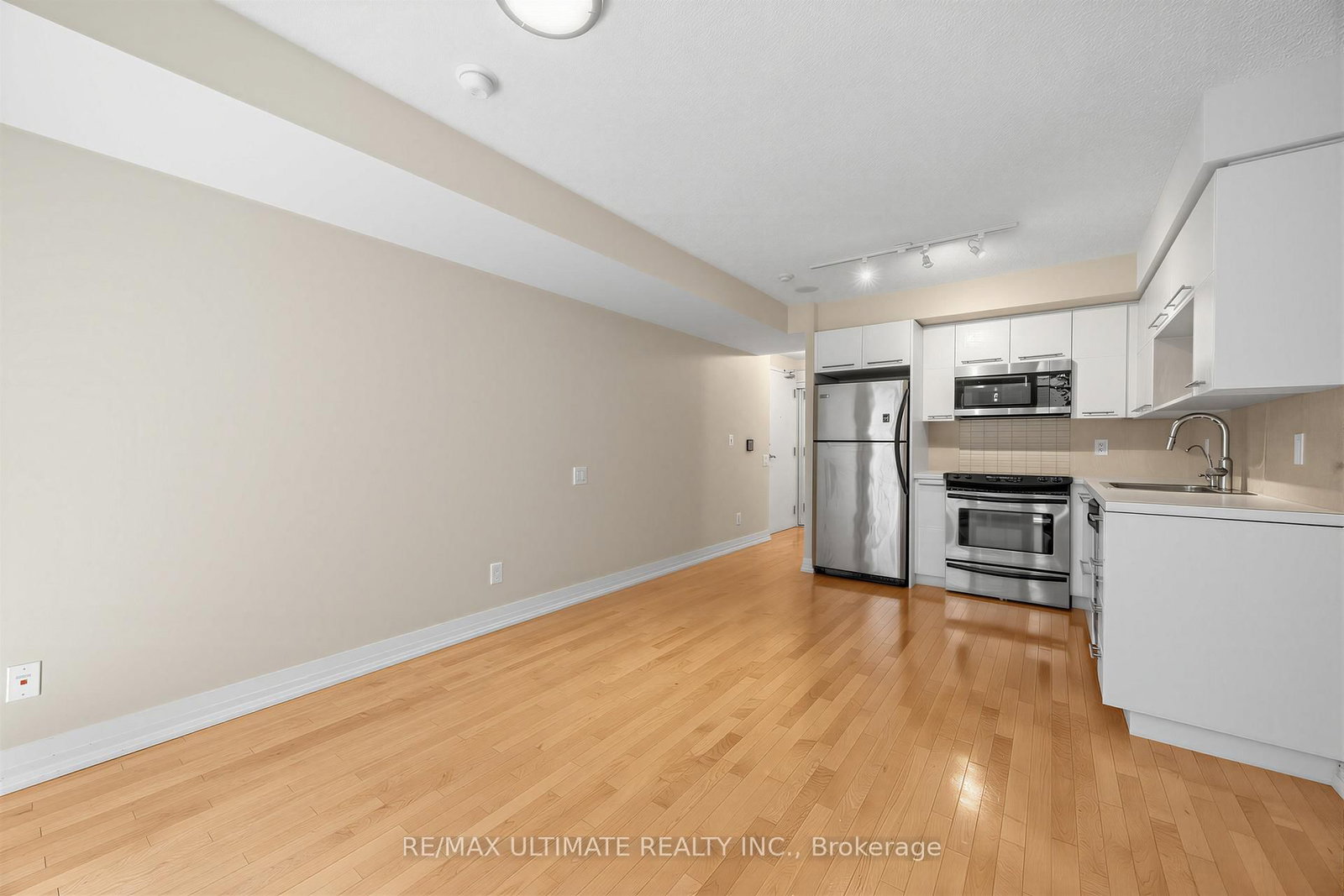 25 Carlton Street, Unit 401 - Photo 8
