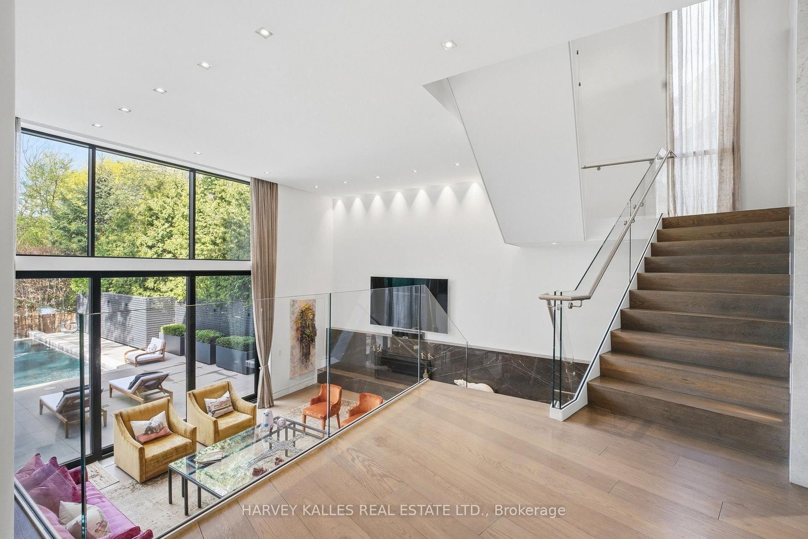 43 Hillholm Road • Toronto, ON photo 7