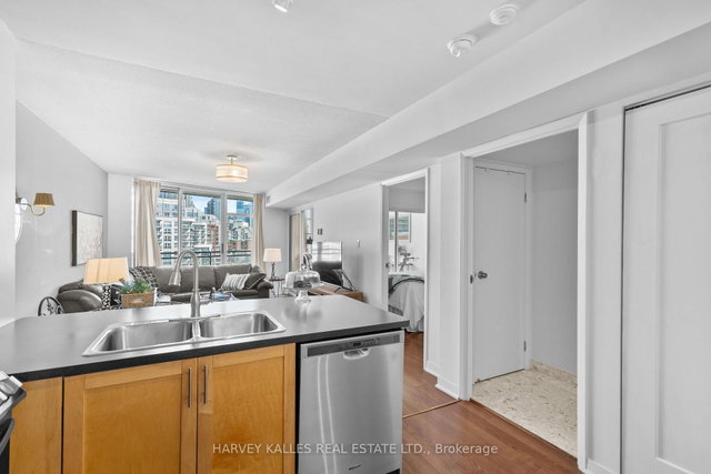 803 - 650 Queens Quay W