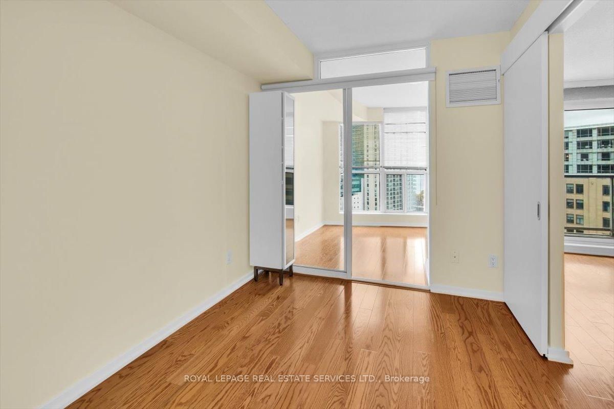 208 Queens Quay W, Unit 1104 - Photo 15