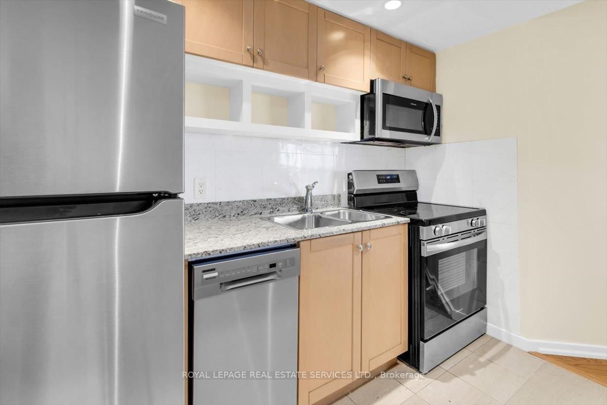 208 Queens Quay W, Unit 1104 - Photo 7
