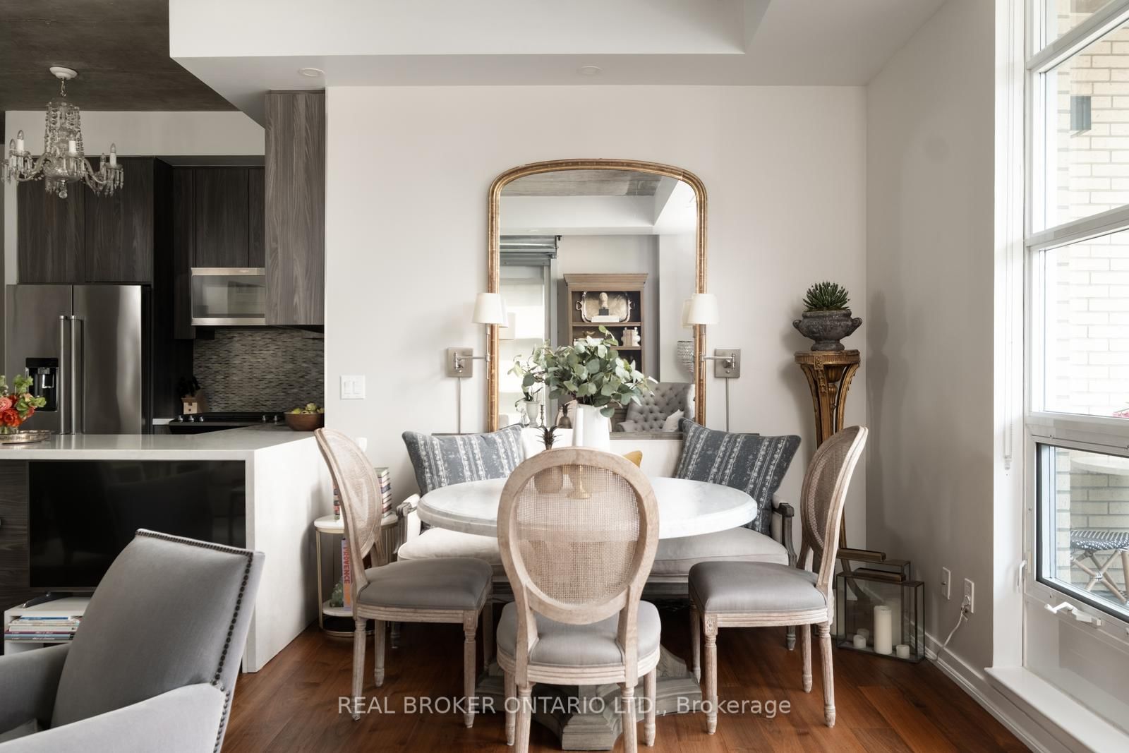 23 Brant Street, Unit 803 - Photo 4