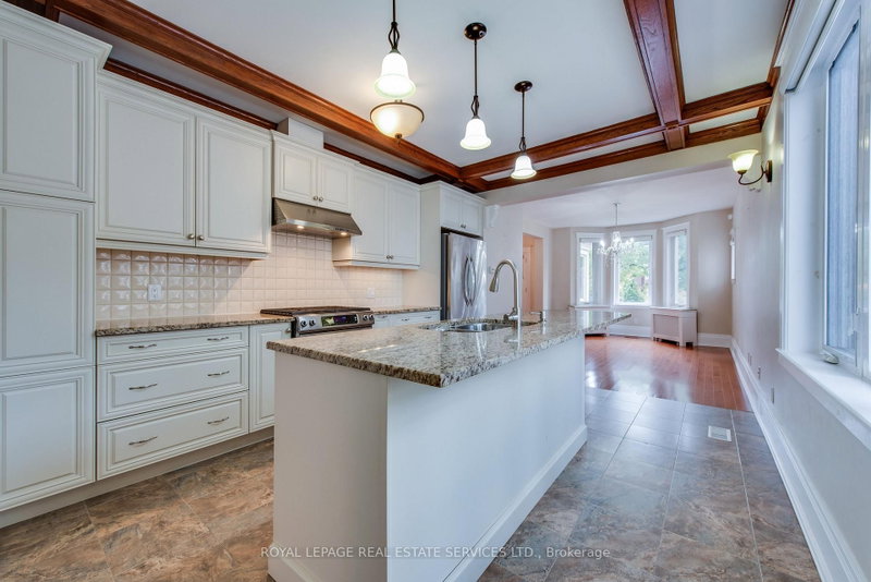 18 Shorncliffe Toronto,ON M5P 2V6 — Photo 10