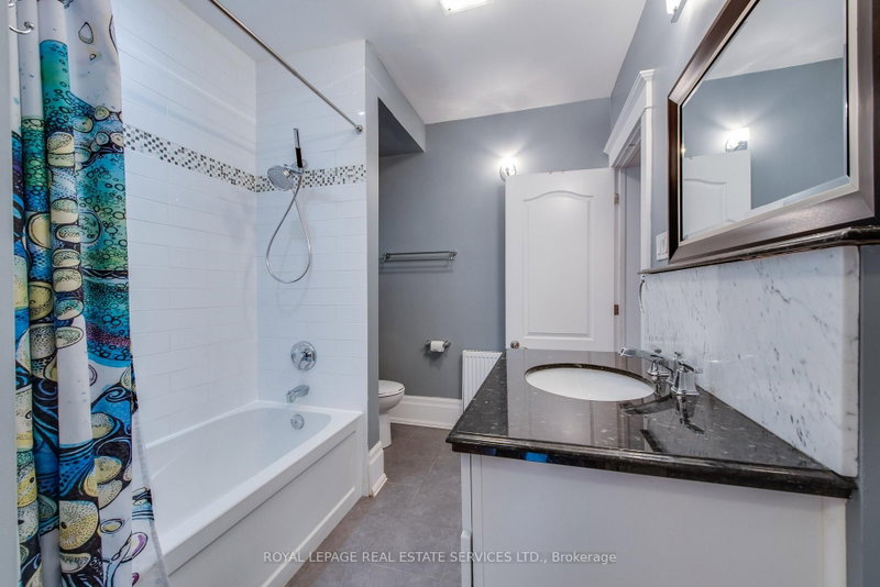 18 Shorncliffe Toronto,ON M5P 2V6 — Photo 13