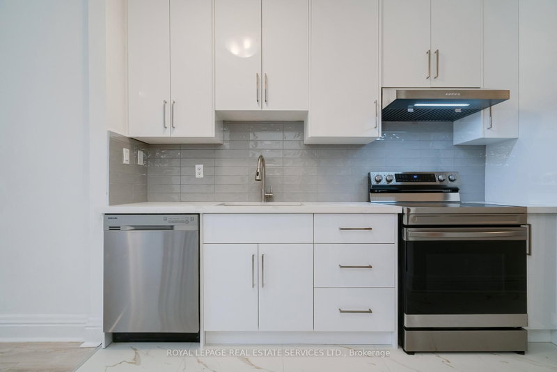 18 Shorncliffe Toronto,ON M5P 2V6 — Photo 17