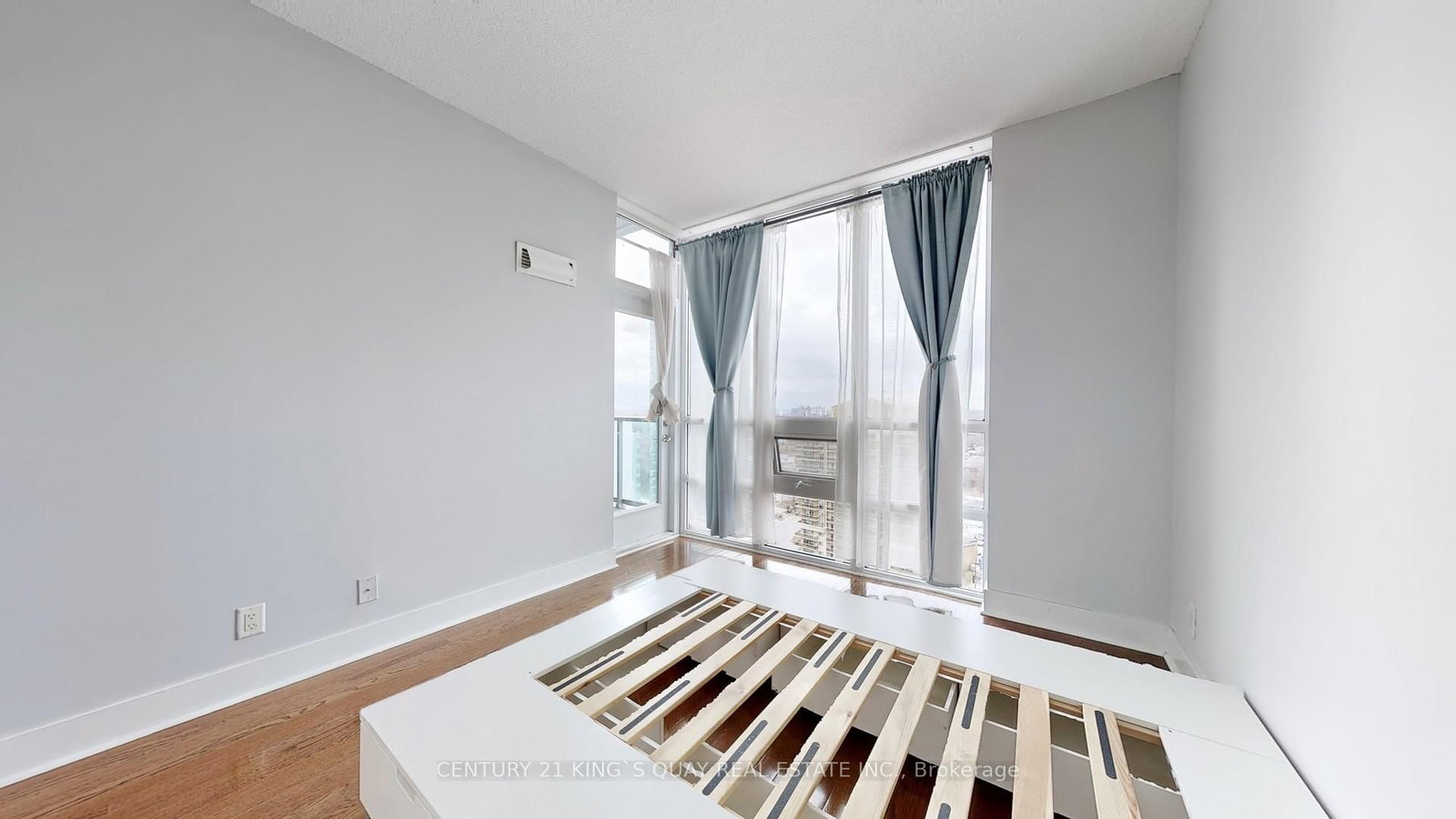 26 Norton Avenue, Unit Ph 11 - Photo 26