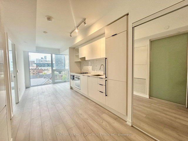 808 - 82 Dalhousie Street