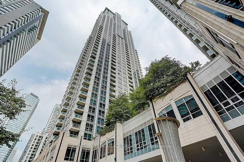 home for lease on 2508-763 Bay Street