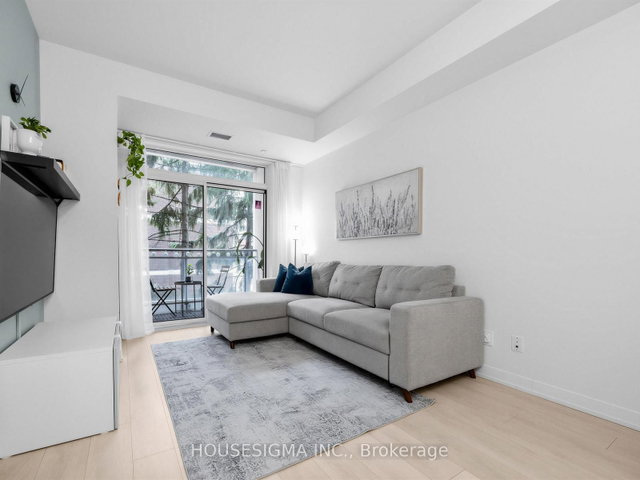 306 - 223 St.Clair Avenue