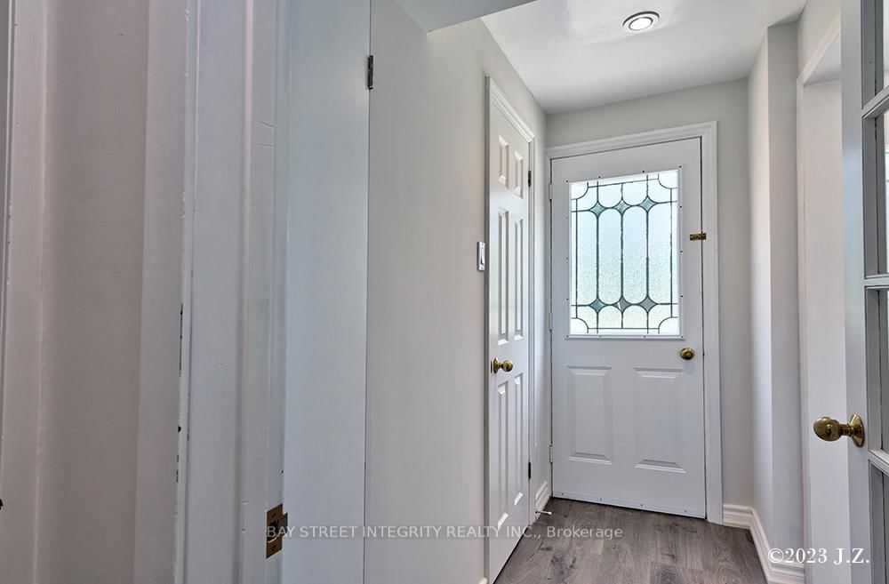 Lower-27 Heathview Avenue, Toronto, ON, photo 3