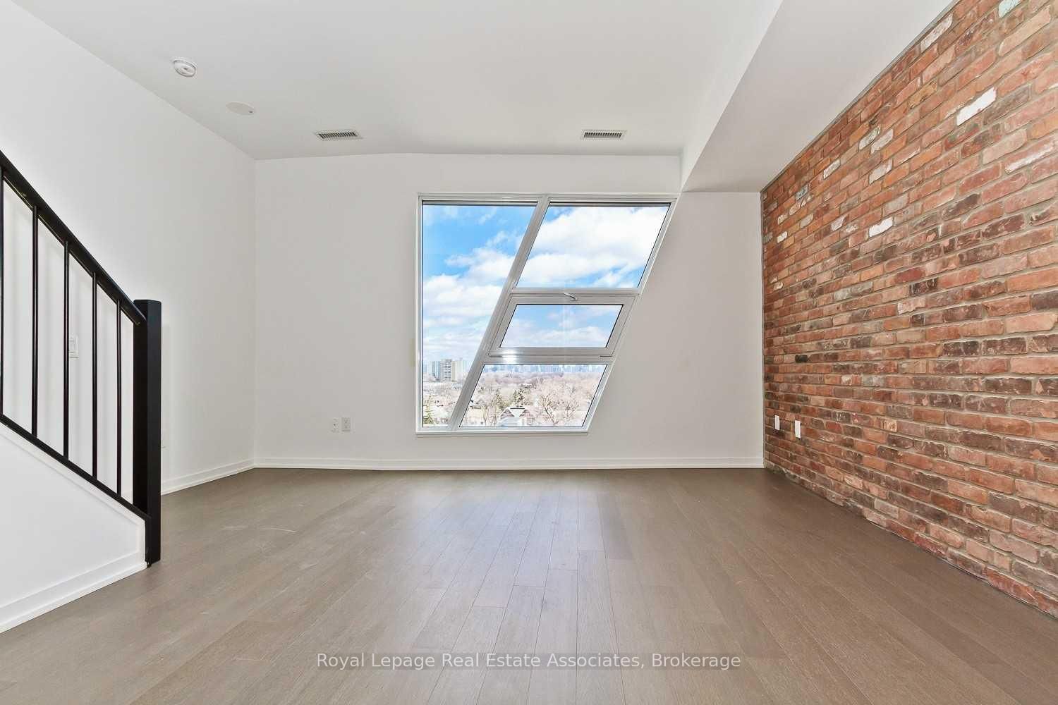 138 St Helens Avenue, Unit Ph1 - Photo 3