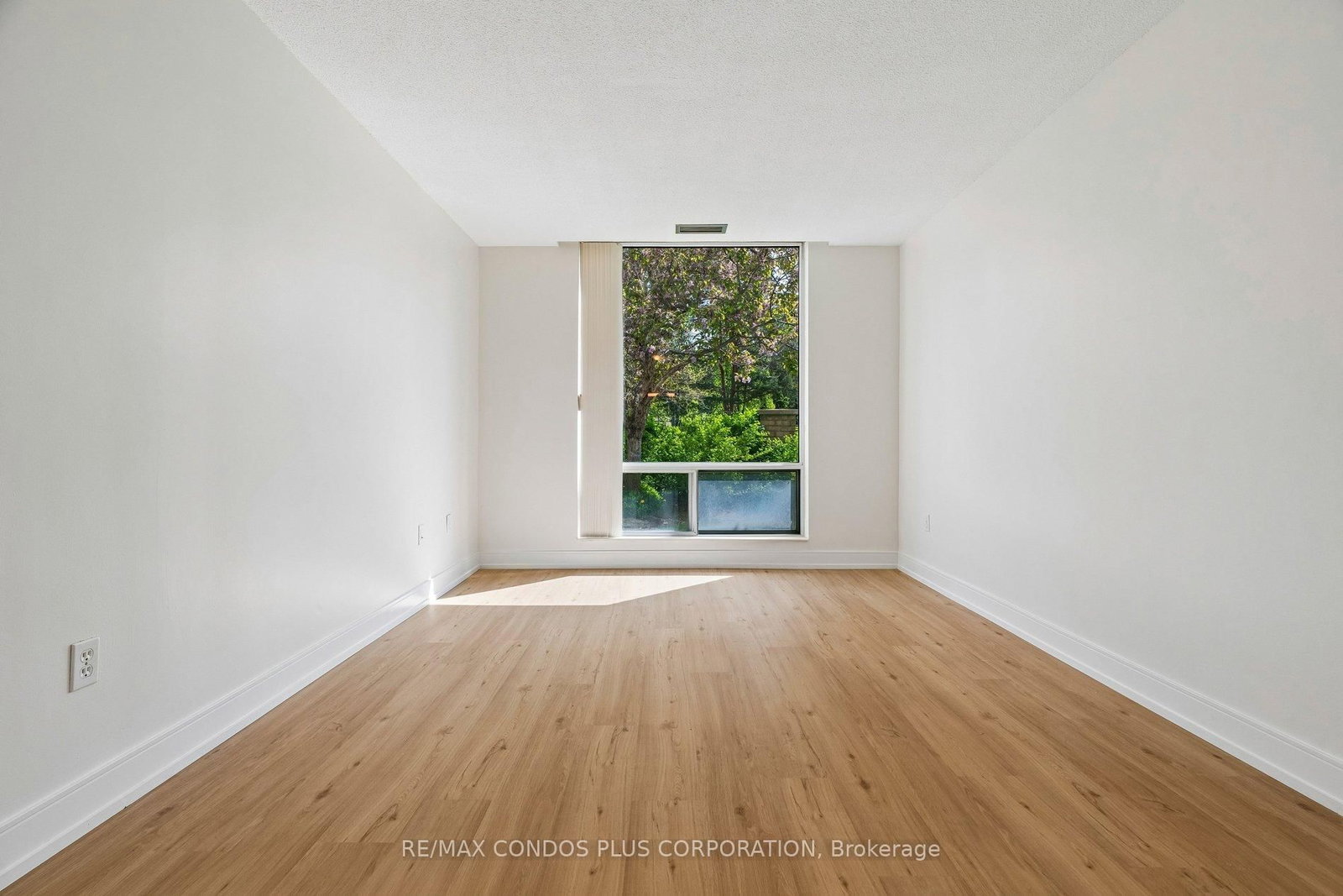 28 Pemberton Avenue, Unit 107 - Photo 27