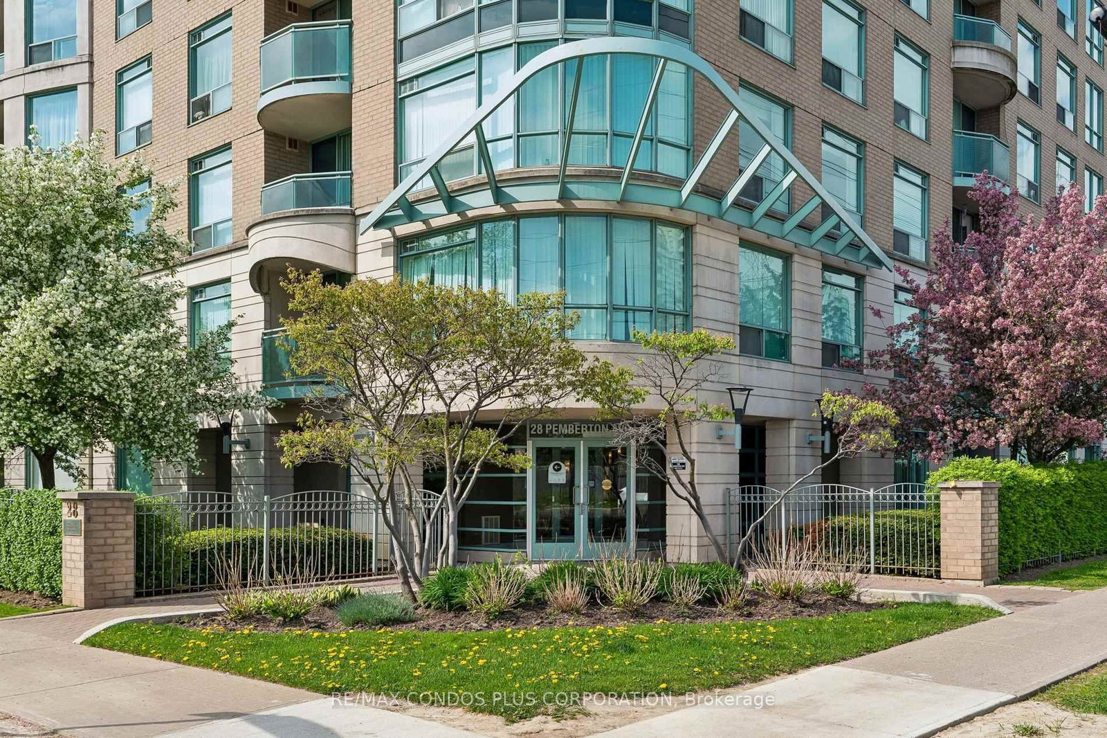 28 Pemberton Avenue, Unit 107 - Photo 33