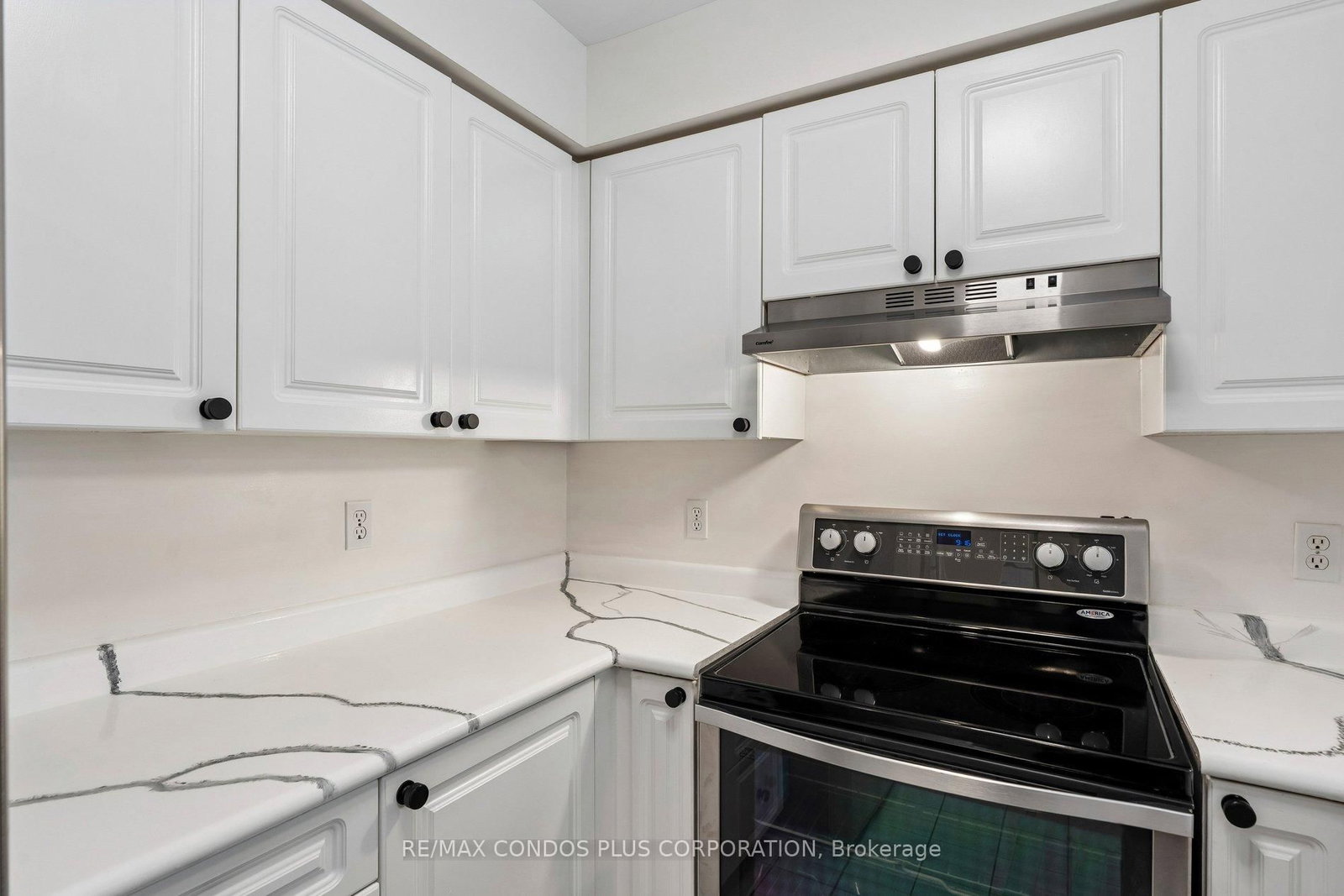28 Pemberton Avenue, Unit 107 - Photo 9
