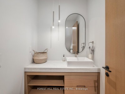 77 Kendal Avenue • Toronto, ON