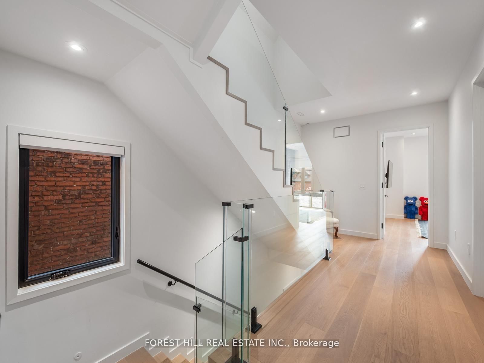 77 Kendal Avenue • Toronto, ON photo 18