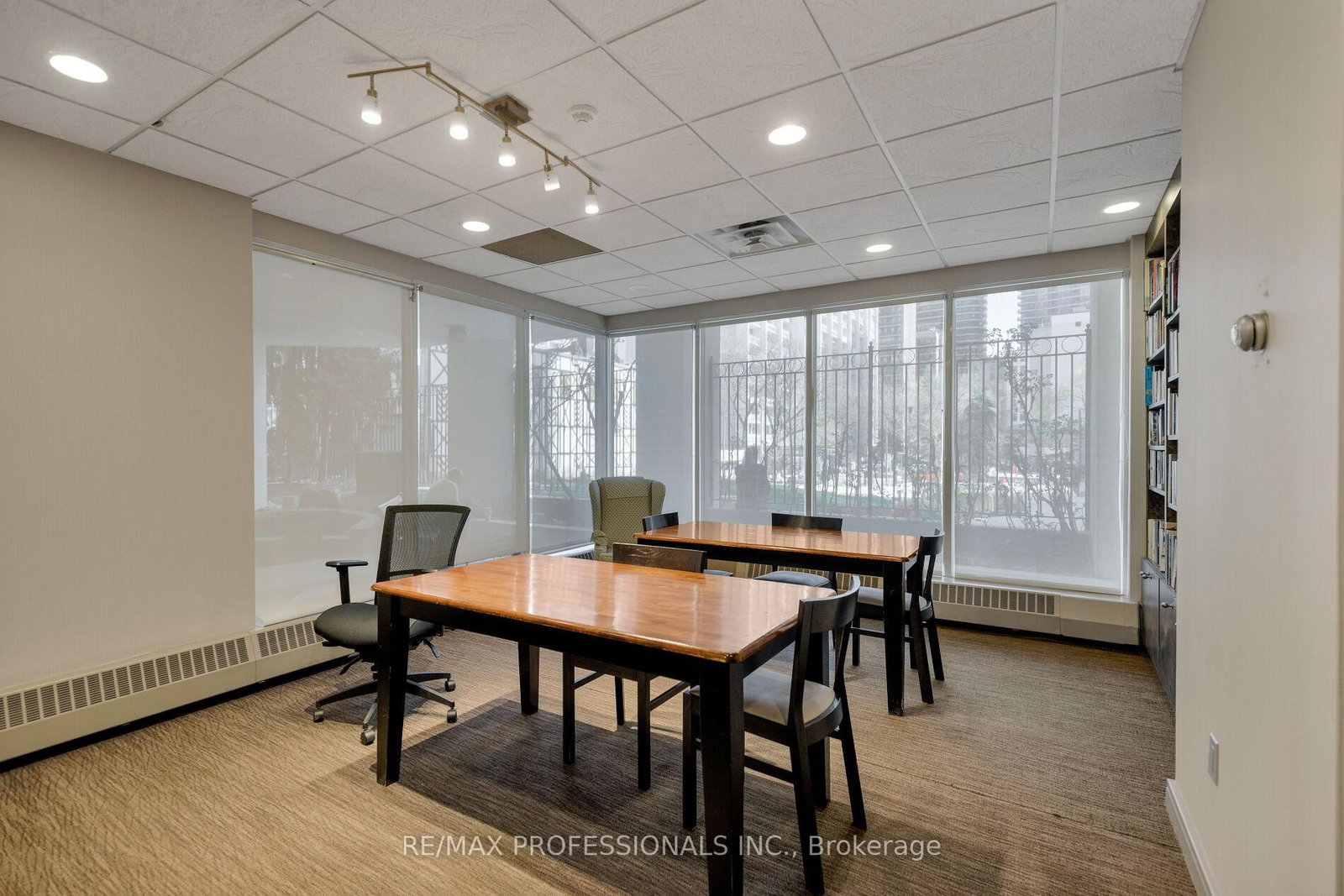 25 Maitland Street, Unit 1506 - Photo 31