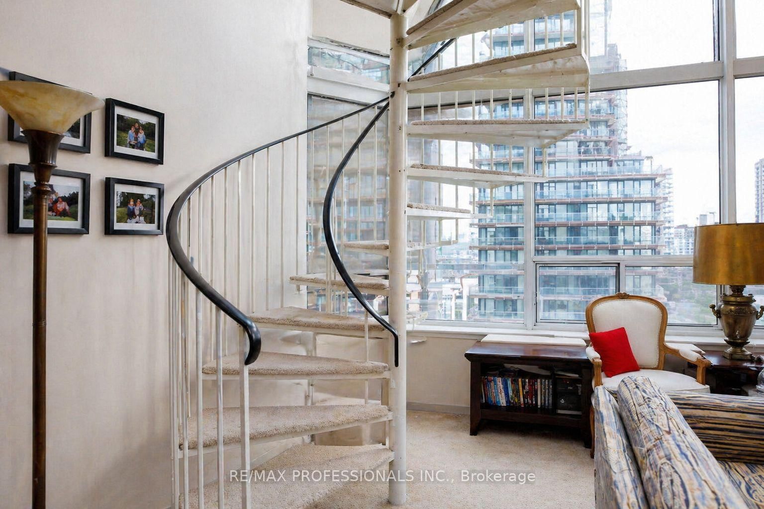 25 Maitland Street, Unit 1506 - Photo 5