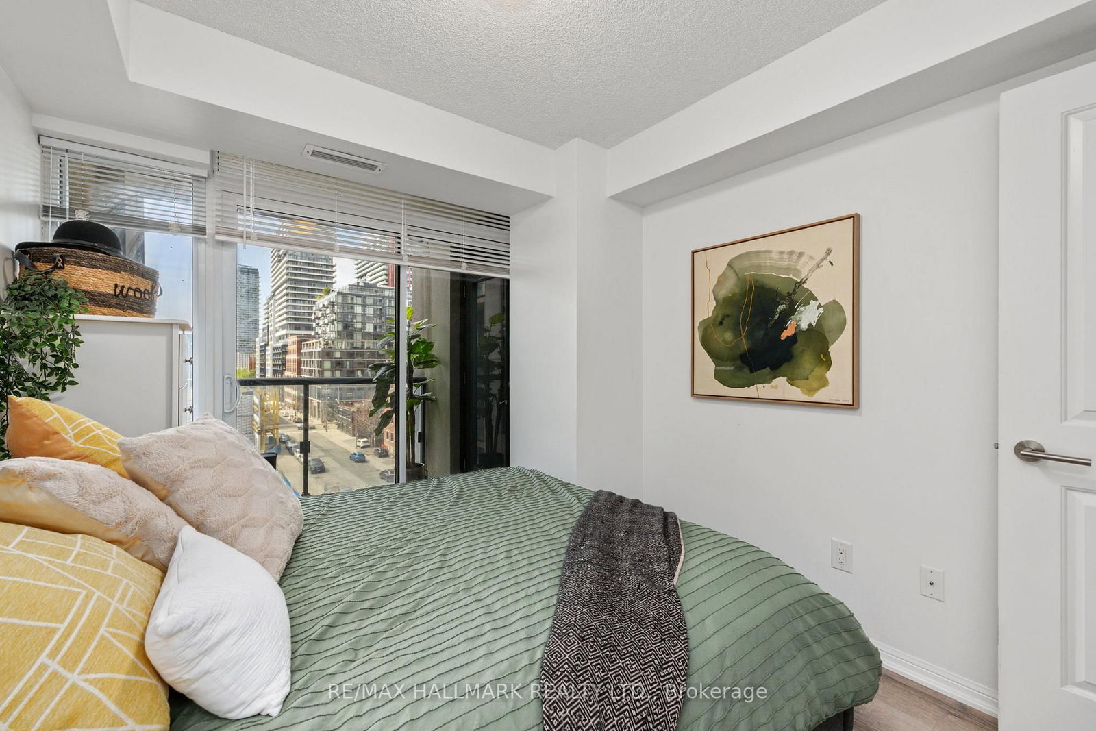 400 Adelaide Street E, Unit 819 - Photo 14