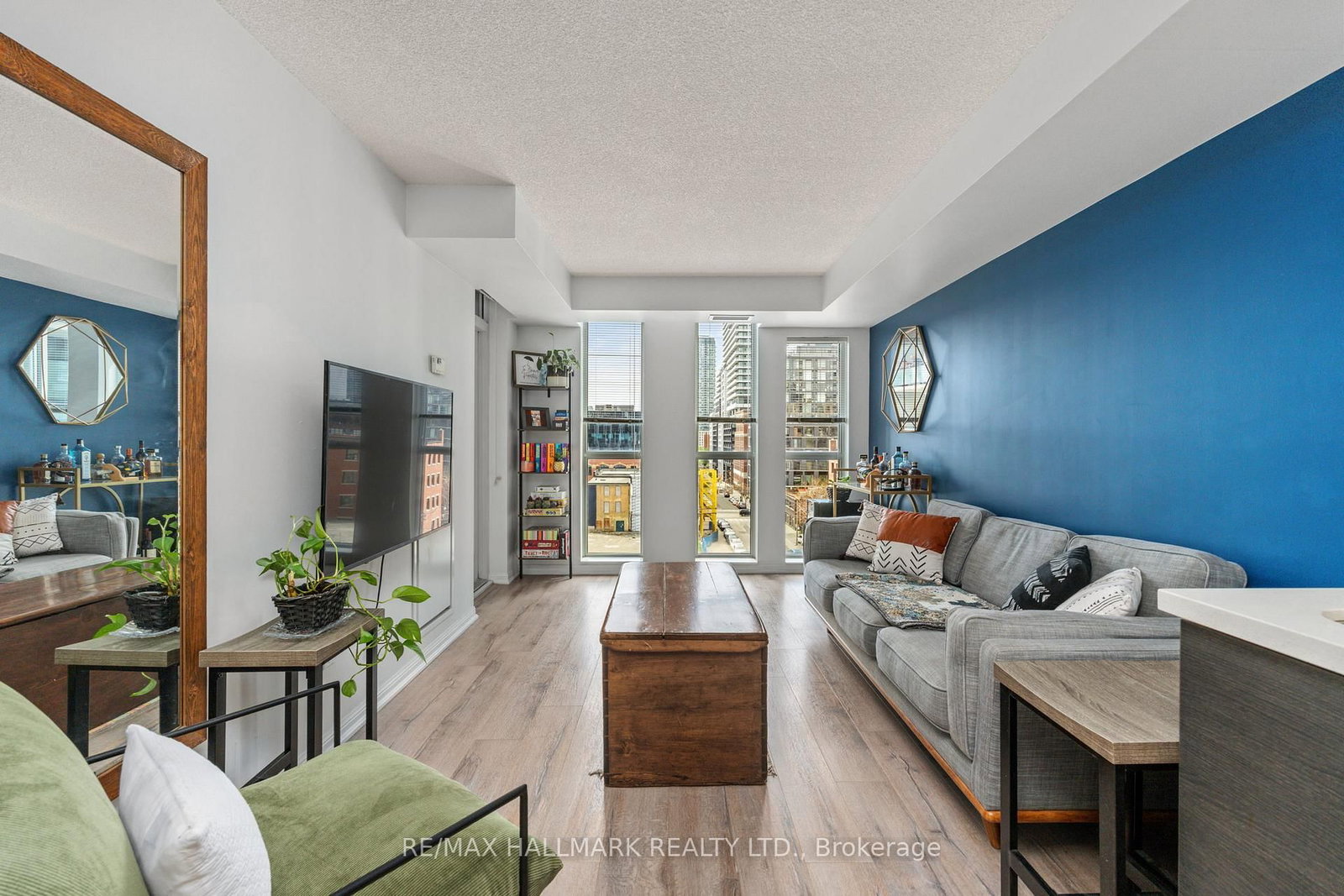 400 Adelaide Street E, Unit 819 - Photo 3