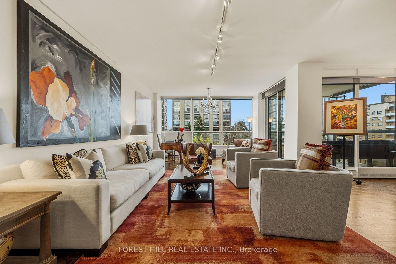 616 Avenue Road, Unit 402