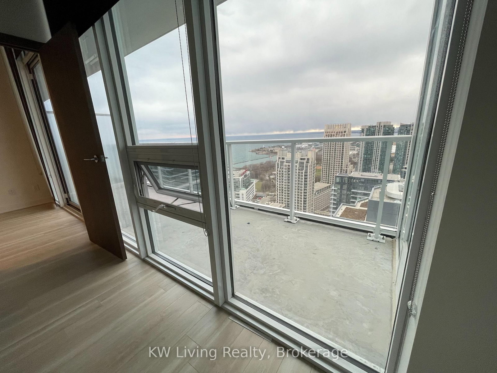 19 Bathurst Street, Unit 4202 - Photo 9