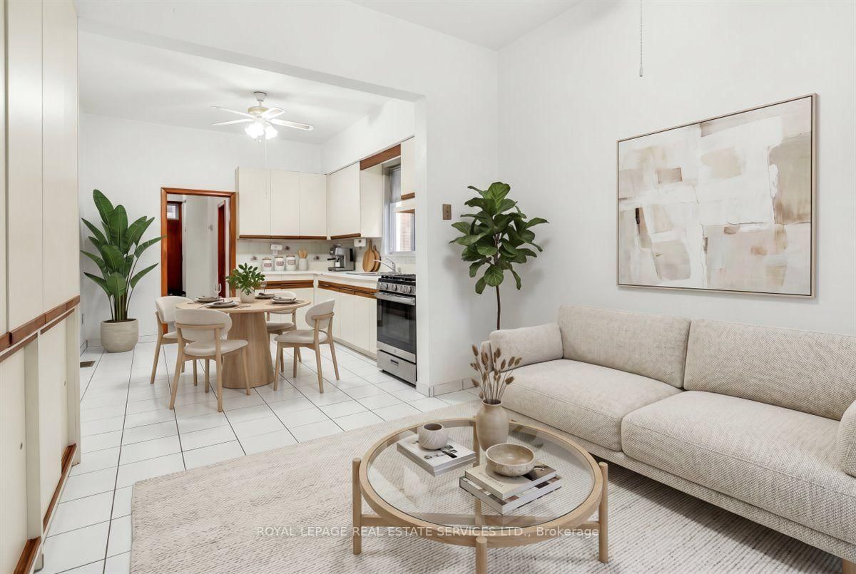 215 Clinton Street • Toronto, ON photo 9