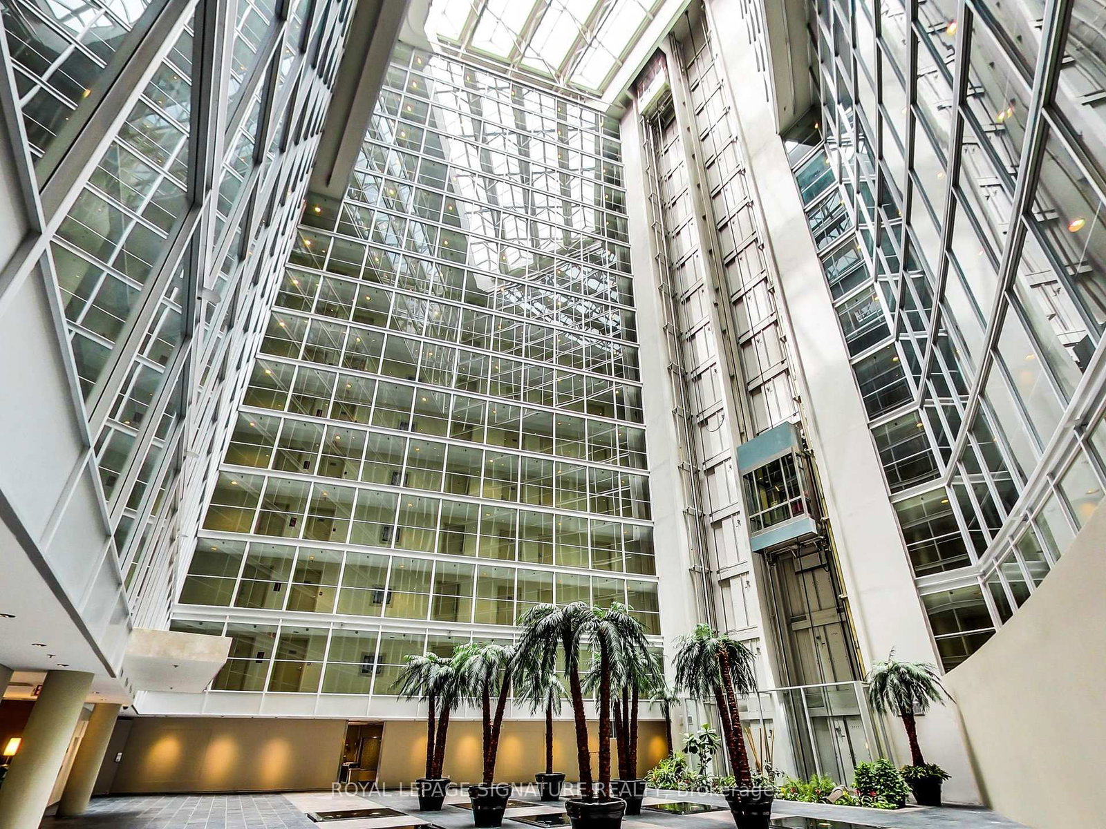 650 Queens Quay W, Unit 1807 - Photo 5