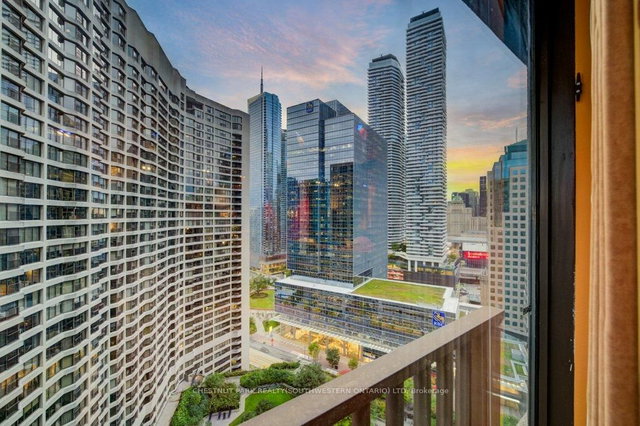 2409 - 33 Harbour Square