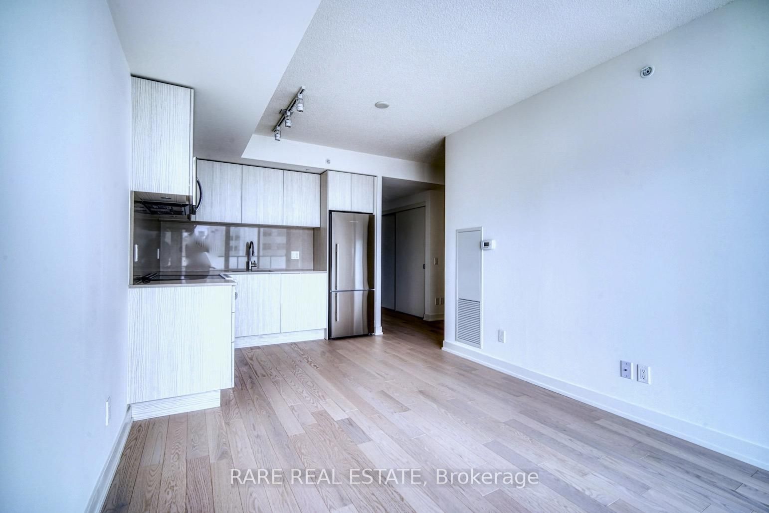 25 Richmond Street E, Unit 2016 - Photo 3