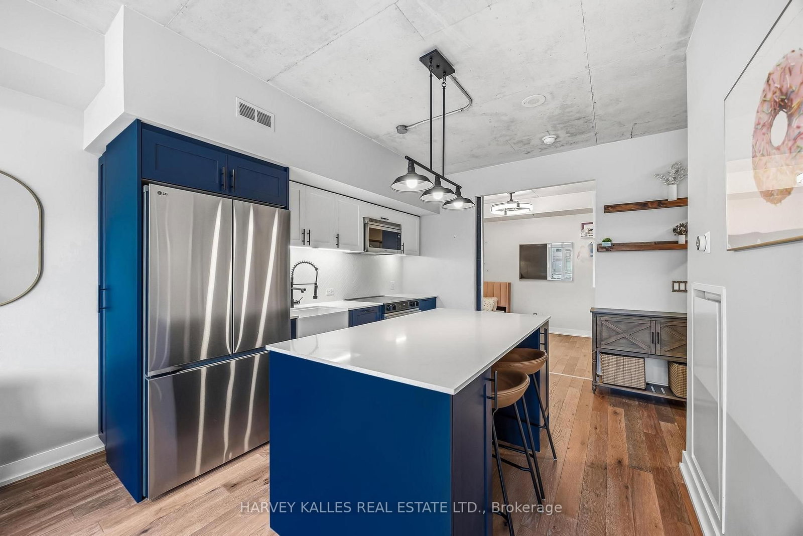 Listing Image 4