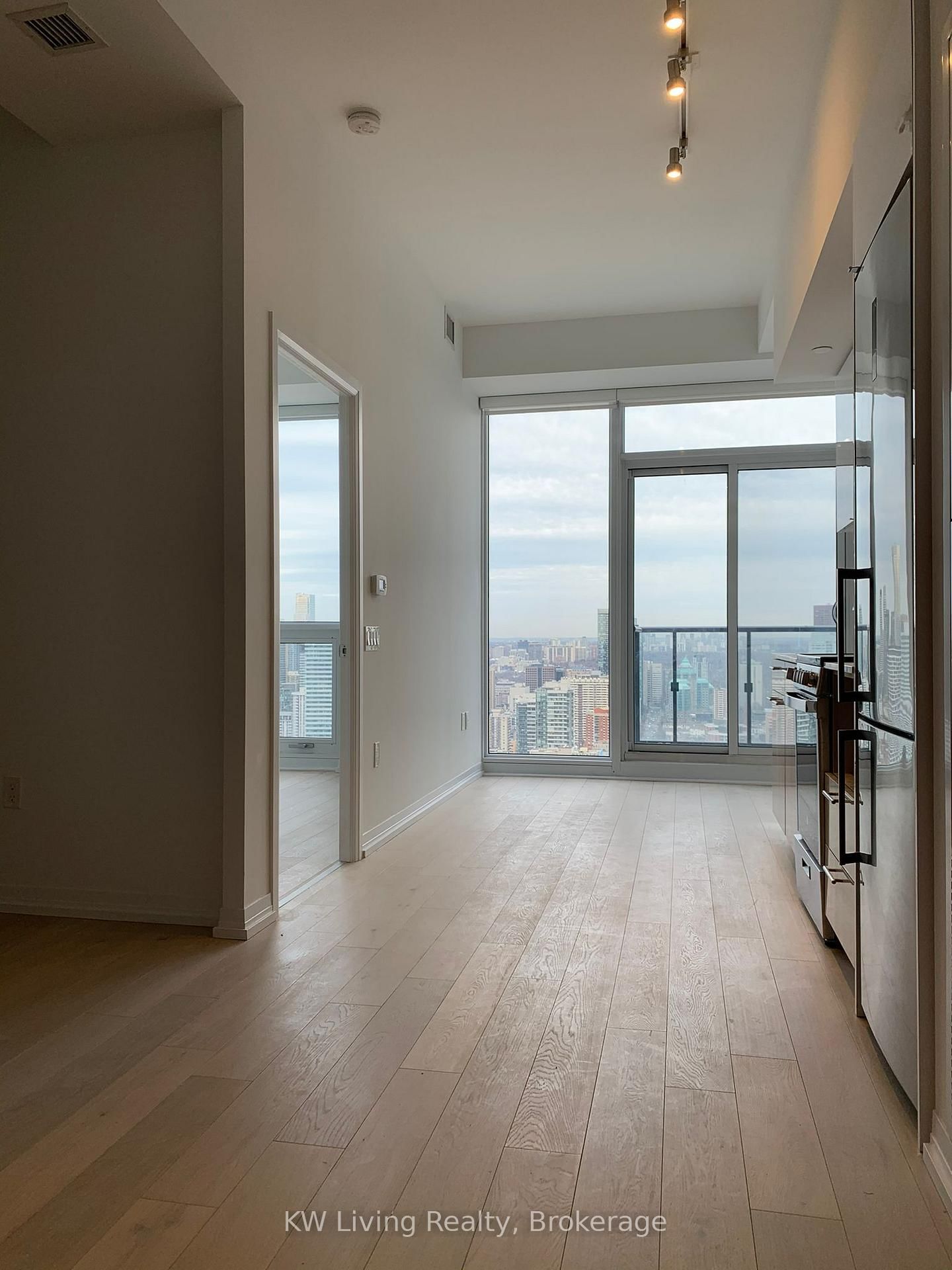 251 Jarvis Street, Unit Lph12 - Photo 3